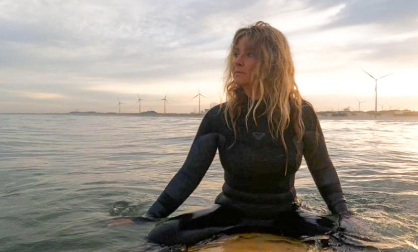 Foto Brigitte op surfplank