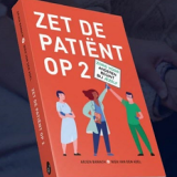 afbeelding boek zet de patient op 2